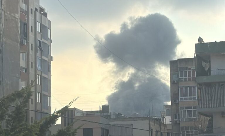 بالصورة.. صاروخ ضخم استهدف مبنى روضة الشهيدين