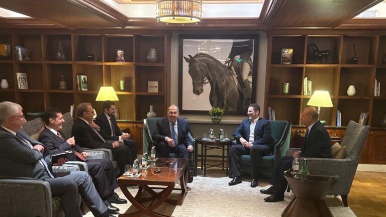 الحريري يلتقي لافروف: نرفض استخدام لبنان كصندوق بريد!