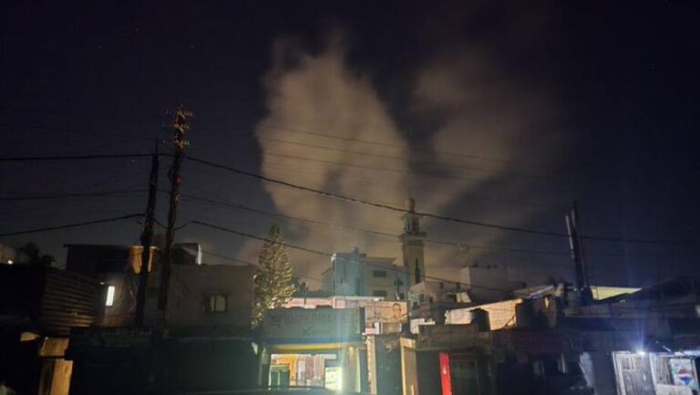 شهداء وجرحى بغارة على مخيم البص – صور فجراً (فيديو)