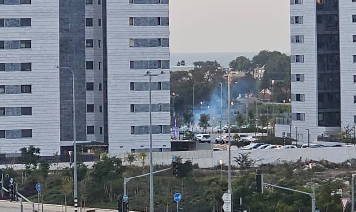 إصابة مبنى في نهاريا بصواريخ من لبنان