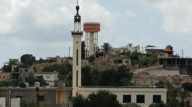 بالفيديو – قوات الإحتلال تفجّر أحد المساجد في يارين