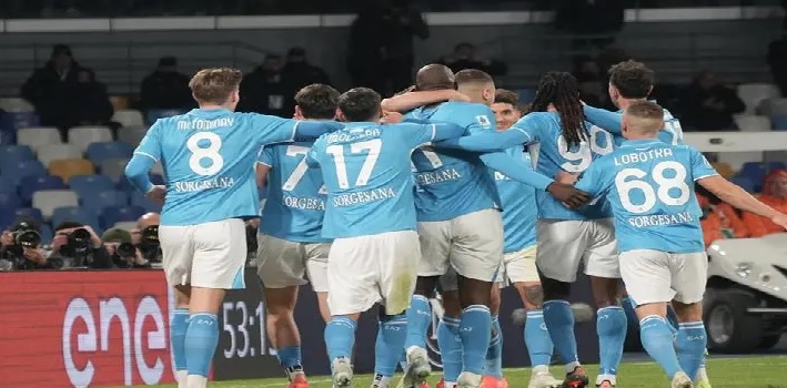 نابولي يهزم روما بهدف ويستعيد صدراة الكالتشيو