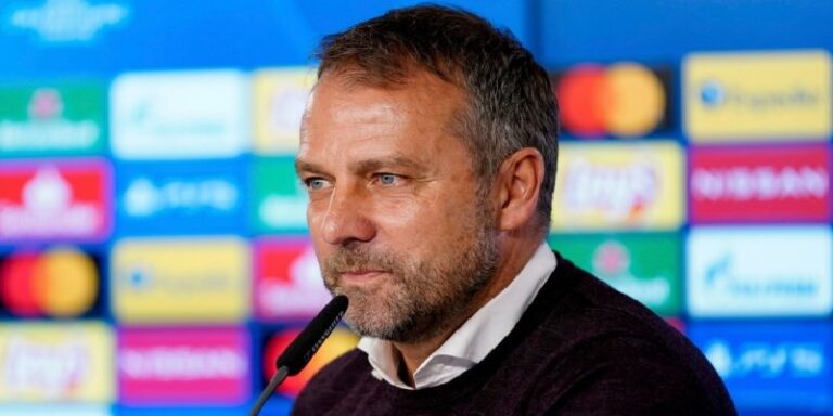 كواليس جديدة تُكشف عن الكلاسيكو: فليك هدّد لاعبيه بين الشوطين