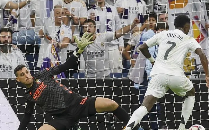 ريال مدريد يستعرض عضلاته ويسحق أوساسونا برباعية