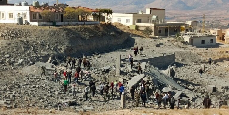 بالفيديو.. آثار الغارة على يونين