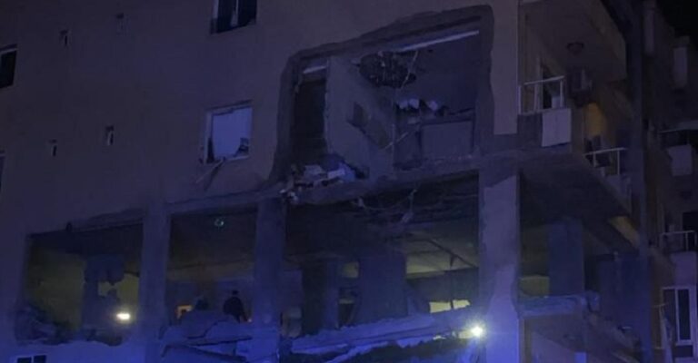 الدفاع المدني: 7 شهداء و20 مصاباً بغارة عرمون