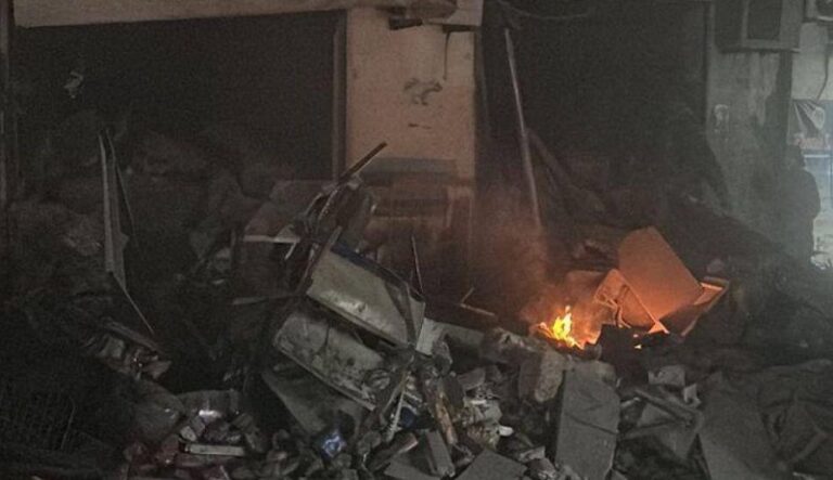 “الصحة”: 4 شهداء و18 جريحاً بغارة زقاق البلاط (فيديو)