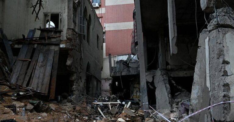 خاص – غارة معادية على الشياح تهدم مبنى على ساكنيه وارتقاء شهيدين! (فيديو)