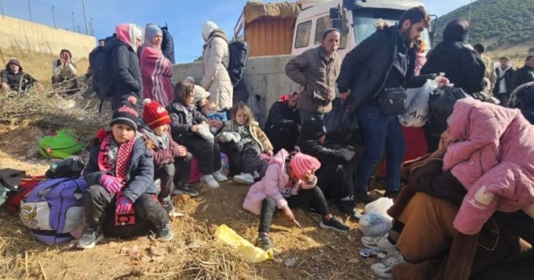 لبنان والحدث السوري: أسئلة حول المقاومة والاقتصاد والاجتماع والحرّيات