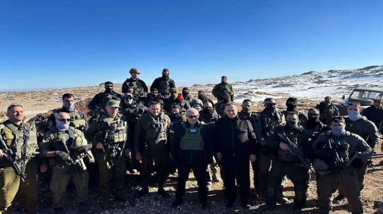 كاتس من قمة جبل الشيخ: وجودنا هنا يعزز الأمن.. وسنظل!