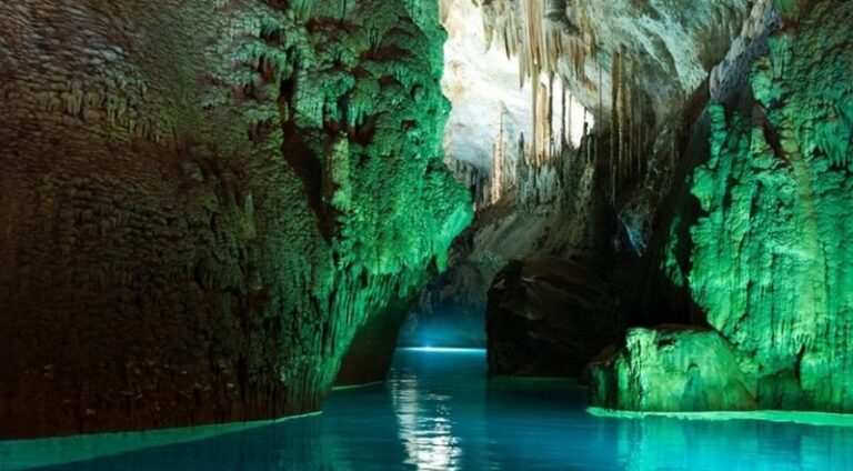 مغارة فساد في جعيتا: مخالفات وصفقات ومجزرة بيئية