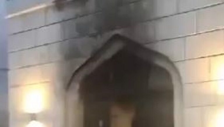 مستوطنون يحرقون مسجداً في قرية مردا