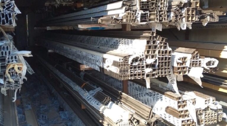 جولات رقابة على تجار الزجاج والألمينيوم