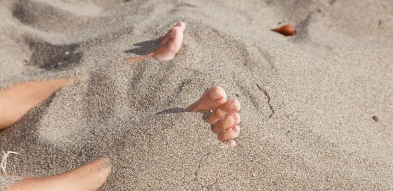 دفنه حياً “سهواً”!