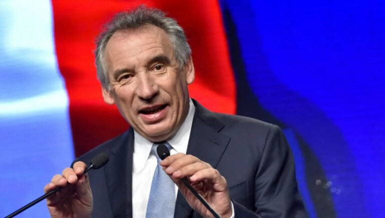 فرنسوا بايرو رئيساً للوزراء في فرنسا