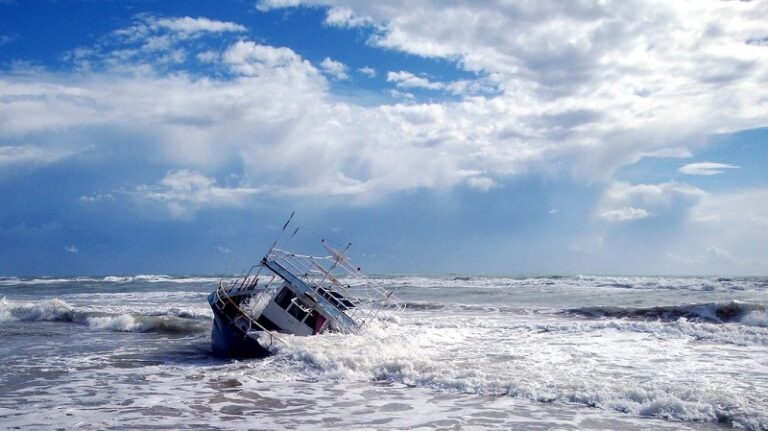 غرق 8 مهاجرين قبالة تونس وفقدان 23 قبالة الجزائر