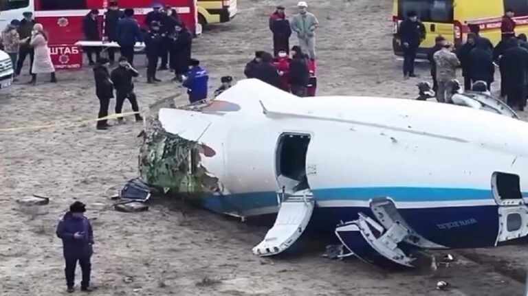 كازاخستان تكتشف سبب تحطم الطائرة المنكوبة؟