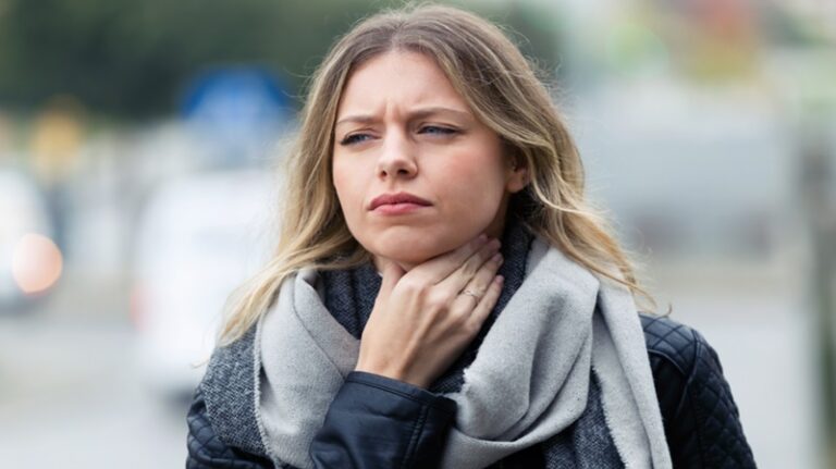 كيف نميز بين الأسباب المختلفة لالتهاب الحلق؟