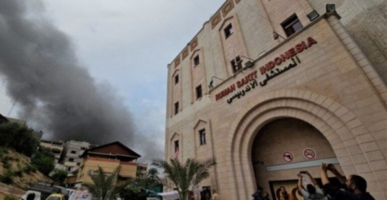 الاحتلال يقتل المرضى وطواقم المستشفيات بغزة!