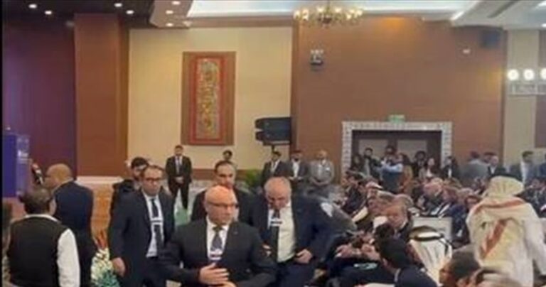 بالفيديو.. انسحاب وفد الجزائر من قمة نيودلهي لحظة دخول الوفد “الإسرائيلي”