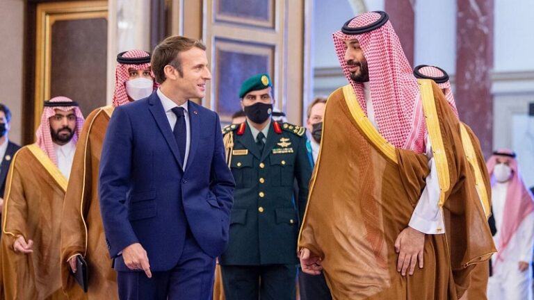 ماكرون: أبحث مع محمد بن سلمان “خريطة طريق” لدعم الجيش اللبناني
