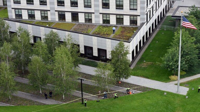 السفارة الأميركية: نزع سلاح “حزب الله” خطوة أساسية