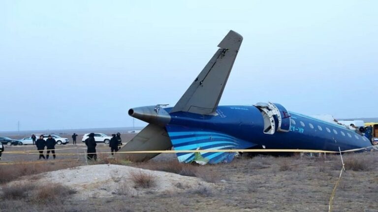 بالفيديو.. ثقوب على هيكل الطائرة الأذربيجانية المنكوبة