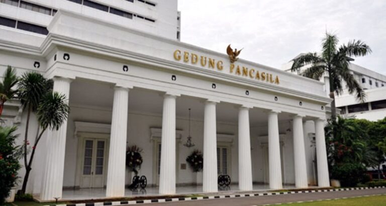 “الخارجية الإندونيسية” تعلن استهداف السفارة في دمشق