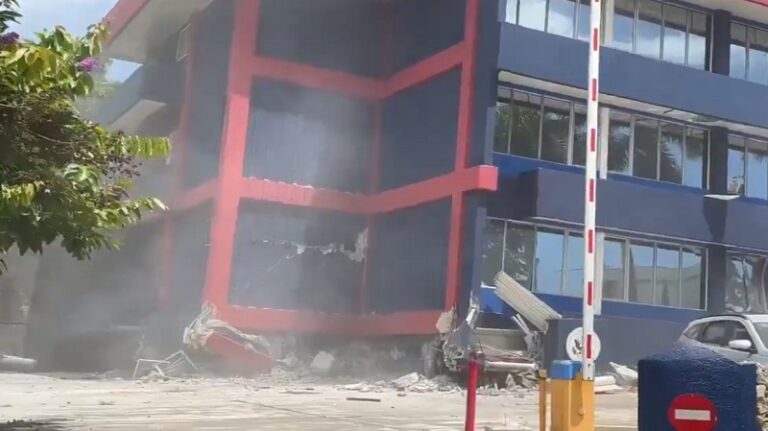 زلزال قوي يضرب فانواتو (فيديو)