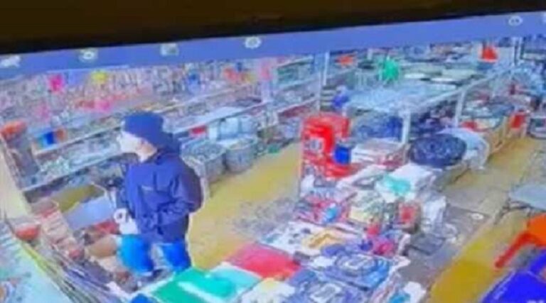 بالفيديو.. سرقة محل “وان دولار” في القبة