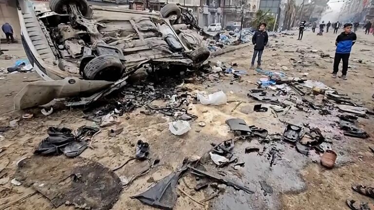 العدو ينسف مربعاً سكنياً في الضفة!