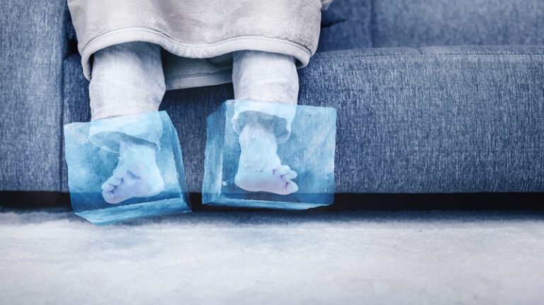 ما علاقة برودة القدمين بالكوليسترول؟