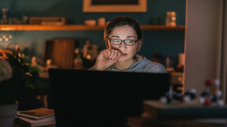 تأثير تصفح الإنترنت على الصحة العقلية