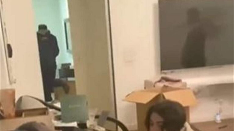 بالفيديو.. اقتحام منزل بشار الأسد