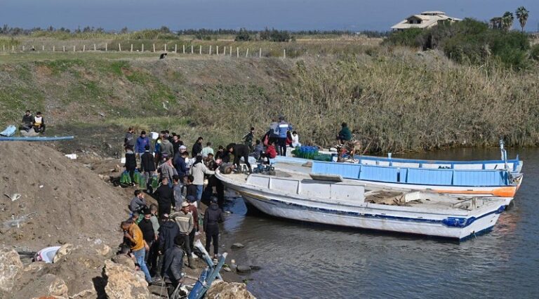 نازحون سوريون يعودون بأعداد كبيرة إلى بلادهم (فيديو – صور)