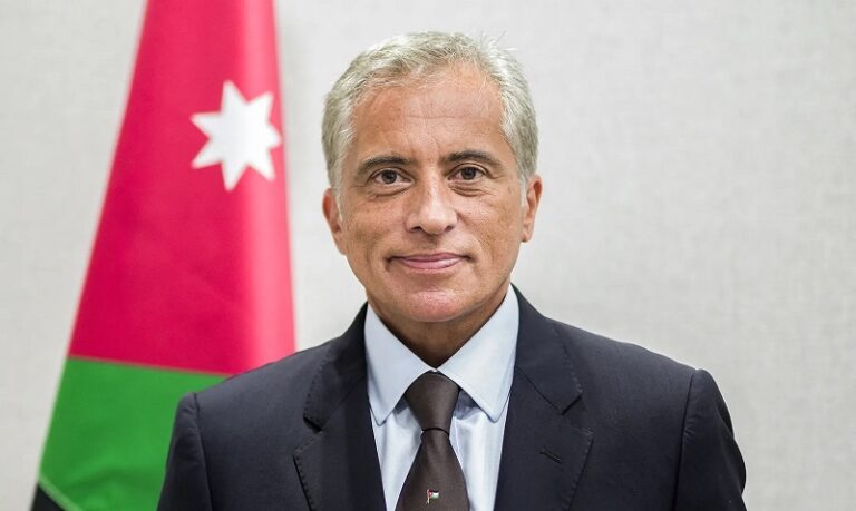 رئيس الوزراء الأردني: مستعدون لتزويد سوريا بالطاقة الكهربائية