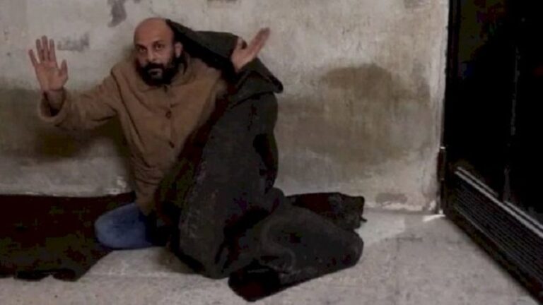 ضابط مخابرات سوري خدع “CNN”: قصة السجين “المظلوم” في صيدنايا! (فيديو)