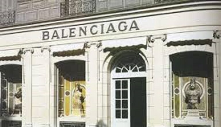 “بالنسياغا” تطلق حذاء “الأكثر غرابة”! (صور)