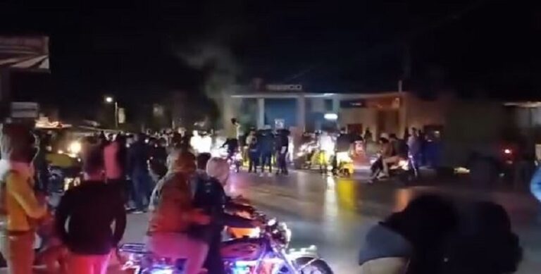 إحراق مبنى “البعث السوري” في عكار (فيديو)