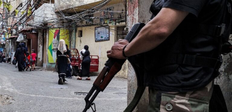 بالفيديو – جريح بإشكال في عين الحلوة