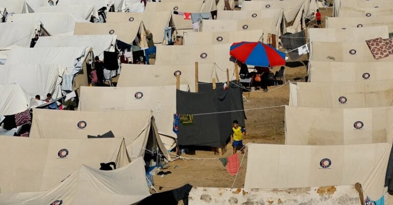 قصف صهيوني على خيم ومدارس النازحين في غزة