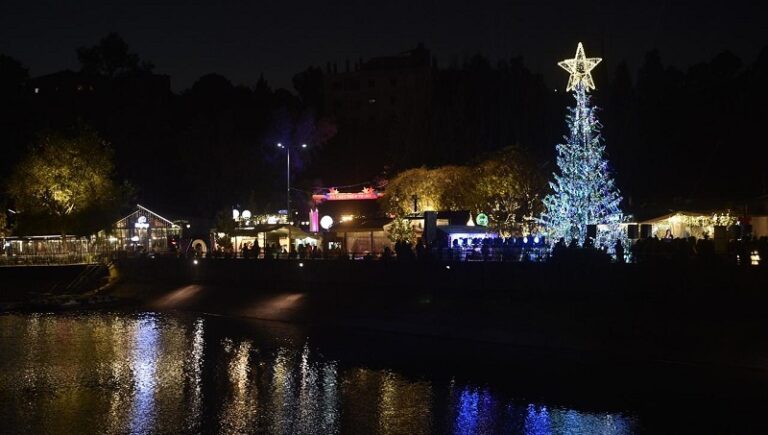 إضاءة شجرة عيد الميلاد في زغرتا (صور)