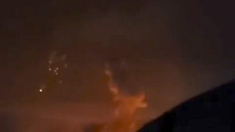 غارات على مطار المروحيات بريف دمشق (فيديو)