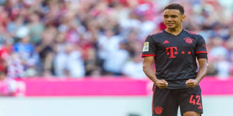 موسيالا يُثير التكهنات بشأن مستقبله مع بايرن ميونخ ونوير يحسم أمره