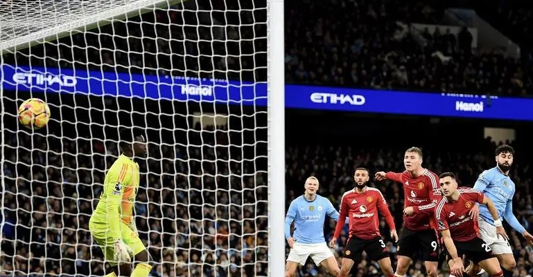 مانشستر يونايتد يقلب الطاولة على السيتي ويُحول تأخره الى فوز في الدقائق الأخيرة