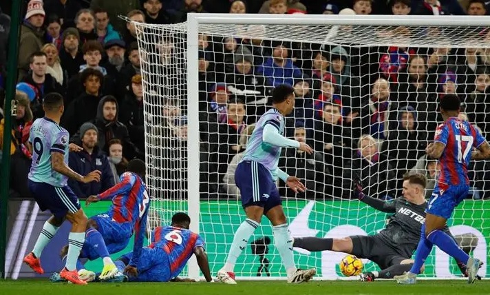 الدوري الإنكليزي لكرة القدم: آرسنال يستعرض عضلاته بخماسية على حساب كريستال بالاس