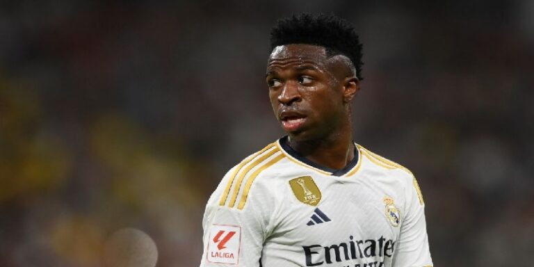 فينيسيوس سيطالب ريال مدريد براتب مساوٍ لراتب مبابي