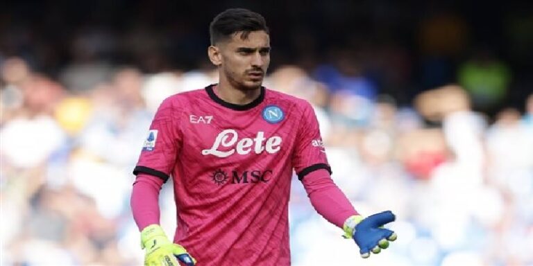 مانشستر يونايتد يراقب حارس نابولي