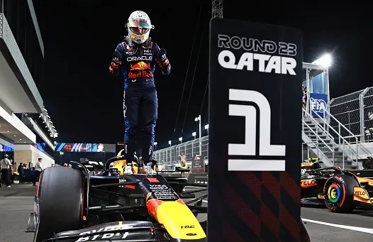 فرستابن يفوز بسباق قطر للفورمولا1