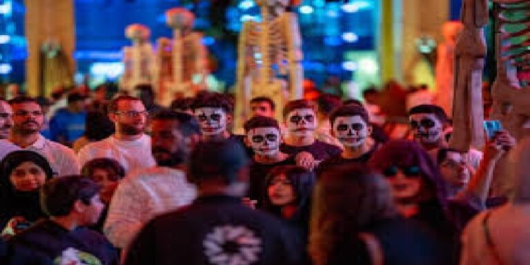 “حفلة تنكّرية” على سطح “الجيران”!